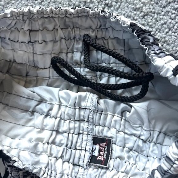 Raja Muay Thai Boxing Shorts in XL - Luxury Fashion House Print -Excellent Cond. - Picture 10 of 10